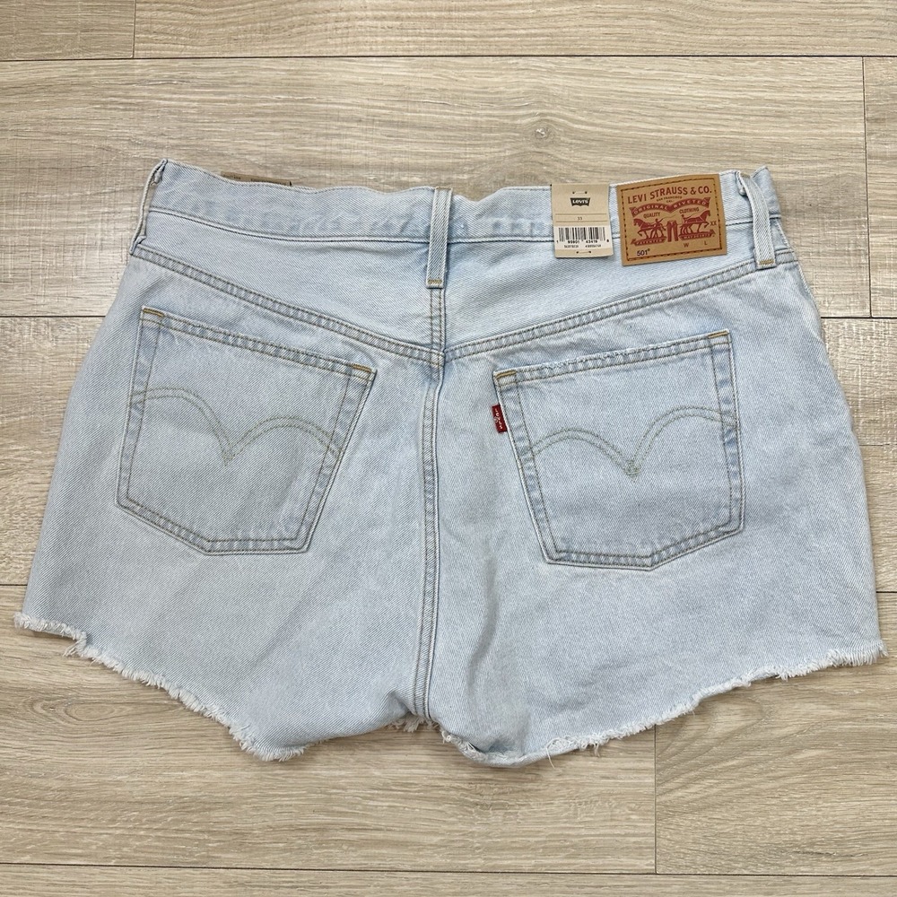 NWT Levi's 501 High Rise Fitted Through The Hip Shorts 100% Cotton Light Wash 33